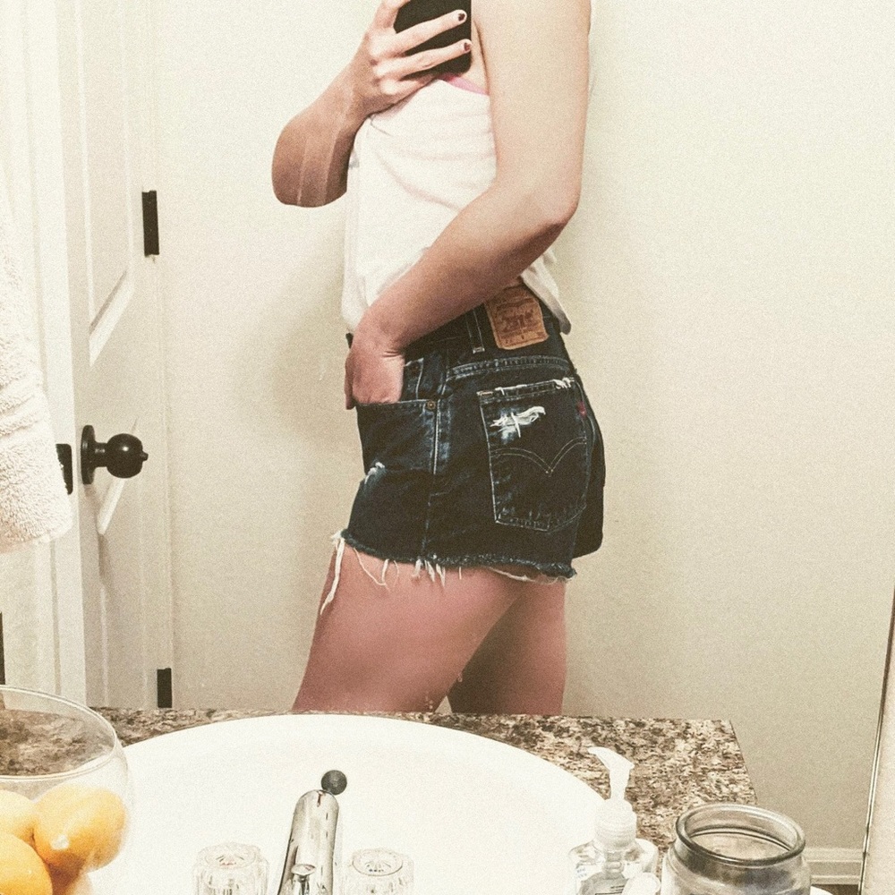 Vintage distressed Levi’s 550 cut off shorts.